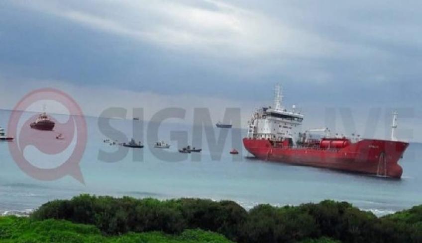 Συναγερμός: Έκρηξη σε τάνκερ στην Κύπρο – Πήδηξε στη θάλασσα για να σωθεί το πλήρωμα [βίντεο]