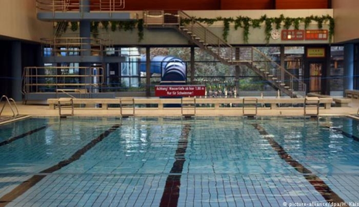 Γερμανική πόλη απαγορεύει την είσοδο σε πισίνα σε μετανάστες- ΒΙΝΤΕΟ