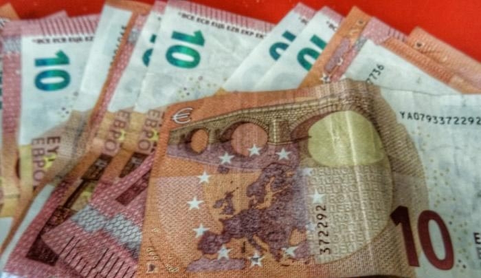 Κοινωνικό Μέρισμα: Ποιοι θα πάρουν 1.000 ευρώ τα Χριστούγεννα