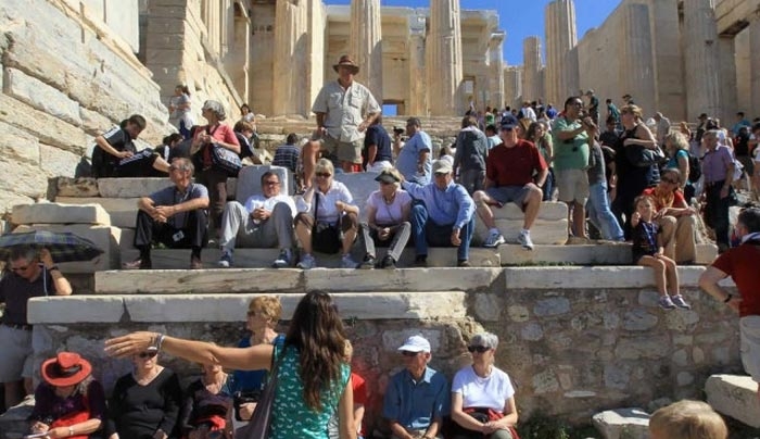 FAZ: Στην Ελλάδα επίκειται συνωστισμός τουριστών