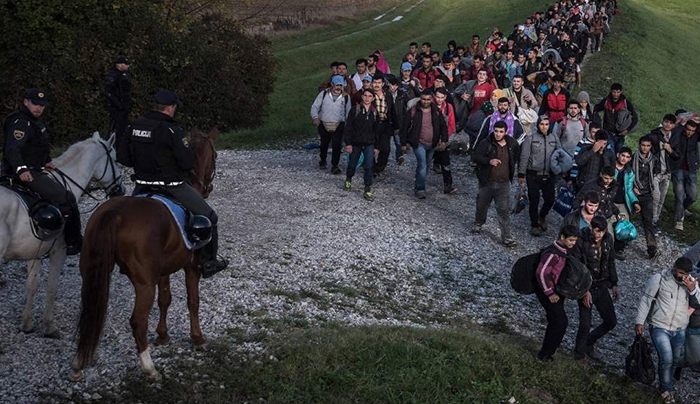 Με το δάχτυλο στην σκανδάλη ο αμερικανικός στρατός απέναντι στο καραβάνι των προσφύγων στα σύνορα με Μεξικό