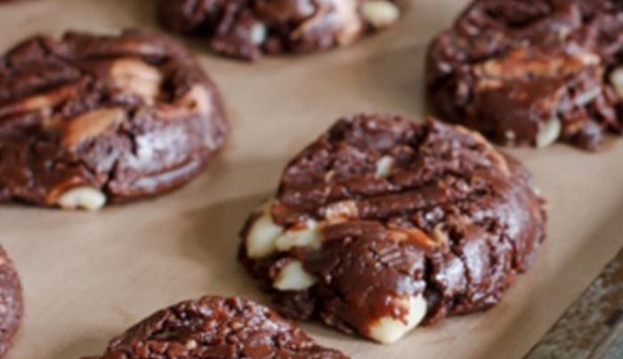 Cookies διπλής σοκολάτας με σταφίδες