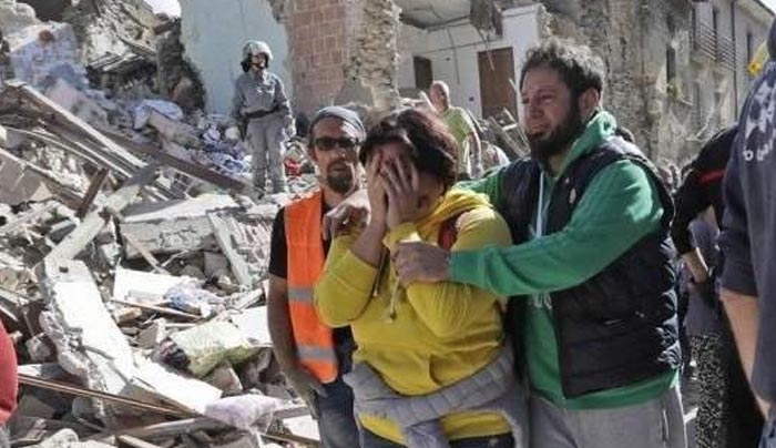 H Ιταλία μετράει τις πληγές της - Θλιβερός απολογισμός 247 νεκροί, 368 τραυματίες (βίντεο)