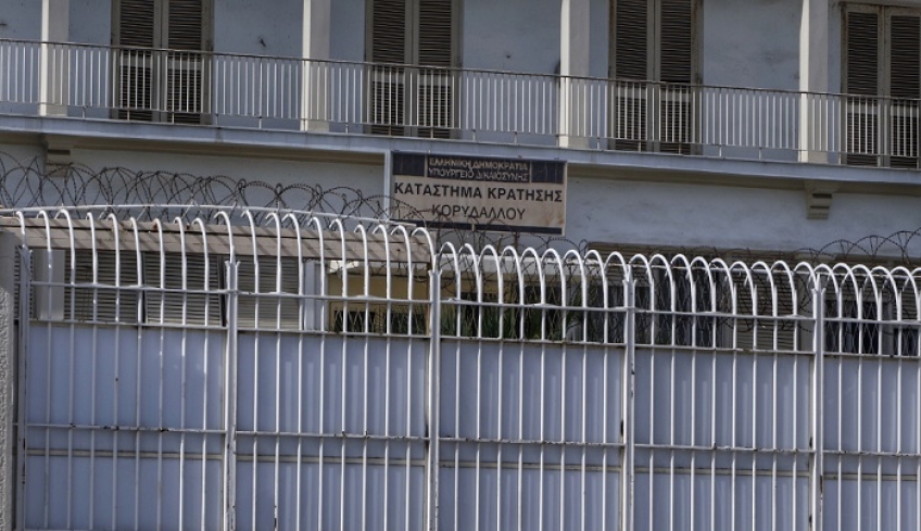 Τραγέλαφος: Η ΕΛ.ΑΣ. έψαχνε για κινητά και όπλα στις φυλακές Κορυδαλλού και οι κρατούμενοι τους τραβούσαν βίντεο!