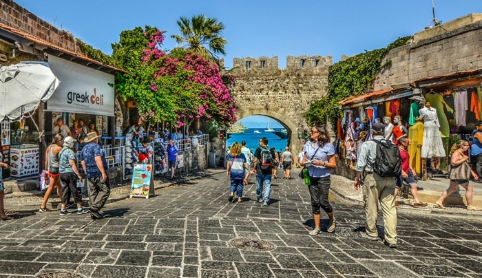 Σε Νότιο Αιγαίο και Κρήτη το 50% των τουριστικών εσόδων το 2017