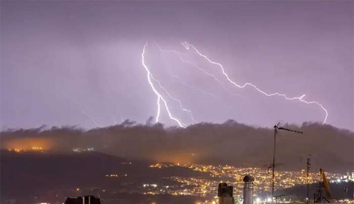 Καιρός σήμερα: Βροχές και καταιγίδες τοπικά ισχυρές – Αναλυτική πρόγνωση