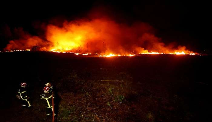 Καύσωνας – φωτιές: Σκηνές «αποκάλυψης» σε Γαλλία, Ισπανία, Πορτογαλία