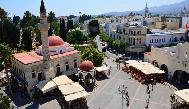 Ελέγχους στους πεζόδρομους, στις πλατείες και στο μικρό Ιστορικό Κέντρο της Κω, Από ΕΛΑΣ και Δημ/ Αστυνομία