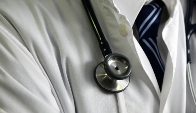 Αλαλούμ στα νοσοκομεία: Απλήρωτοι οι «εργολαβικοί», ακάλυπτοι και οι γιατροί