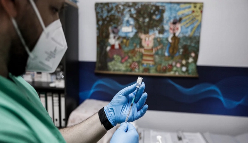 Δείτε το βίντεο με τον εικονικό εμβολιασμό: Πώς συνελήφθη επ&#039; αυτοφώρω η 75χρονη γιατρός στο ΙΚΑ Λ. Αλεξάνδρας