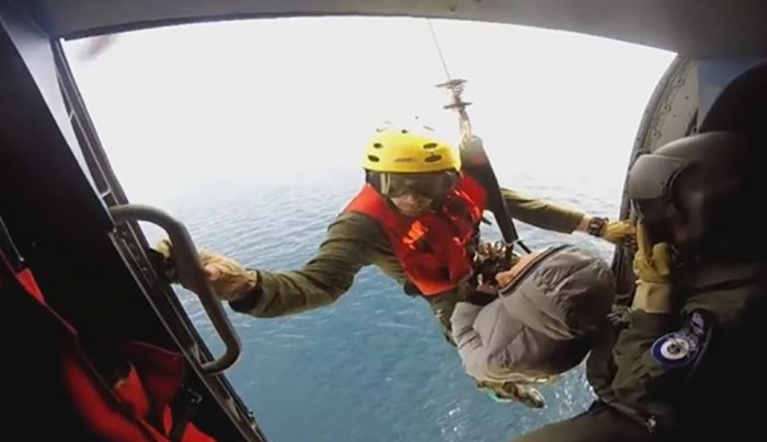Εντυπωσιακές εικόνες από επιχειρήσεις διάσωσης του Πολεμικού Ναυτικού – Βίντεο