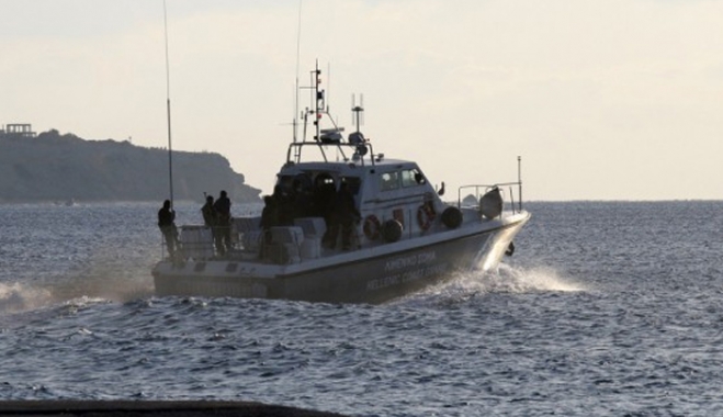 Θαλαμηγός βυθίστηκε, μετά από φωτιά, μεταξύ Θήρας και Ίου