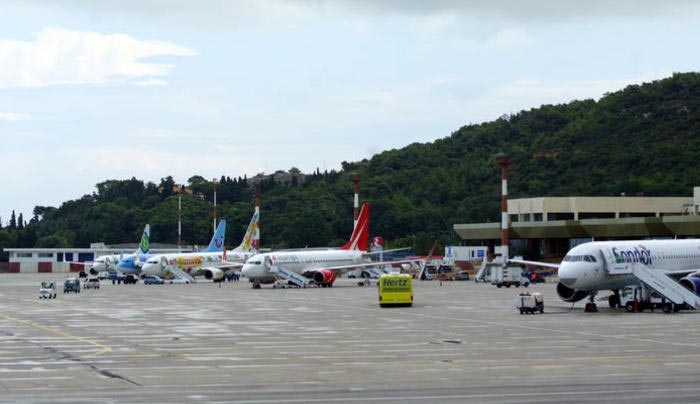 Τι (δεν) απαντά η Fraport στον Σπίρτζη για τις τουαλέτες στα αεροδρόμια