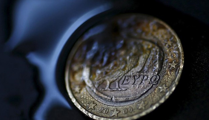 Ισχυρές πιέσεις στο ευρώ μετά το δημοψήφισμα