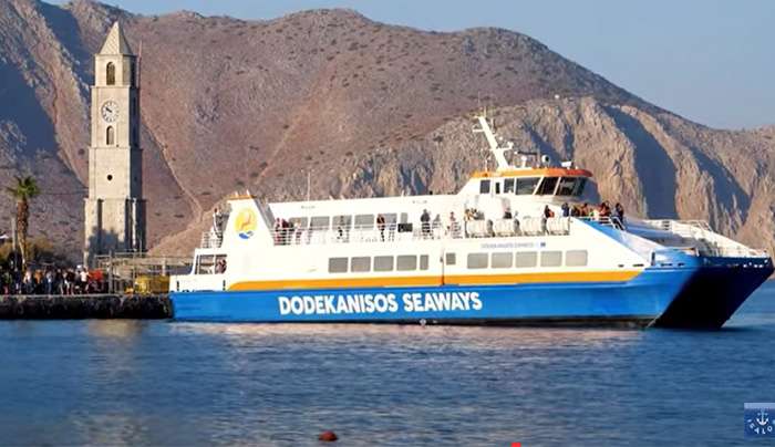 Dodekanisos Express - Προσέγγιση στη Σύμη με ταχύτατη μανούβρα!