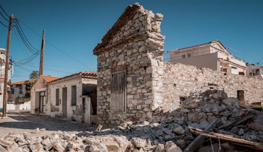Σεισμός στη Σάμο: Οι κάτοικοι προσπαθούν να επιστρέψουν σε μια κανονικότητα - 300 κτίρια ακατάλληλα μέχρι στιγμής [Εικόνες]