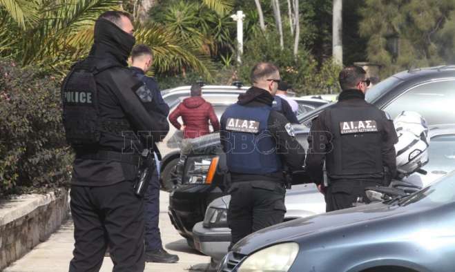 Θρίλερ στη Γλυφάδα: Αυτοκτόνησε ο ένοπλος που εισέβαλε στη ναυτιλιακή εταιρεία