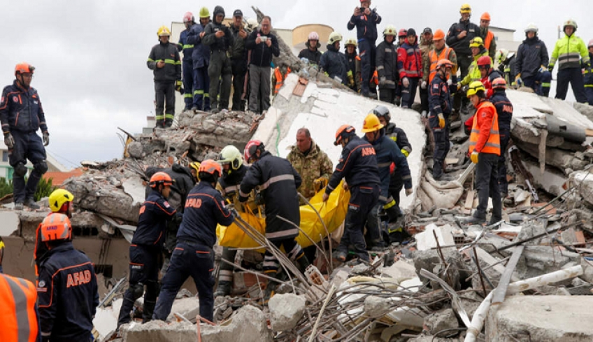 Τραγωδία δίχως τέλος στην Αλβανία – Αυξάνονται ώρα με την ώρα οι νεκροί και οι τραυματίες