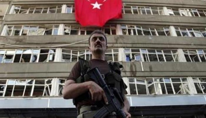 Τρεις τραυματίες από έκρηξη σε συνοικία της Κωνσταντινούπολης