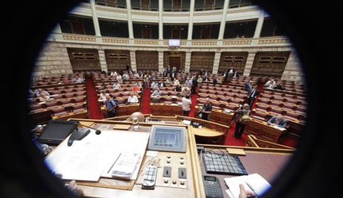 Αυτά είναι τα 12 μέτρα που πρέπει να ψηφίσει η ελληνική Βουλή ως την Τετάρτη