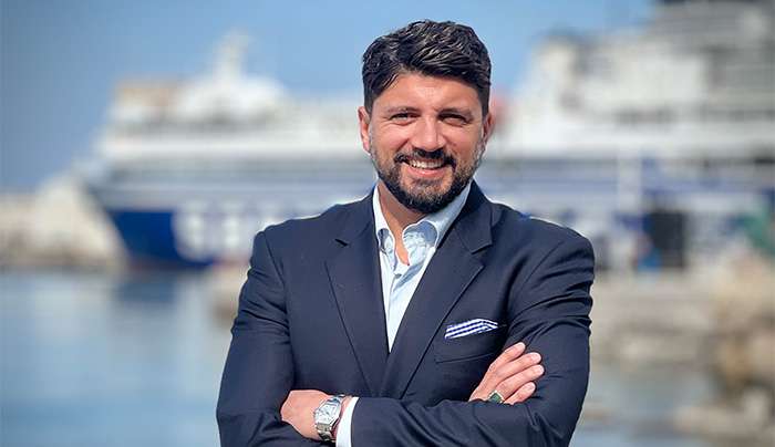Παναγιώτης Π. Κουνάκης: Εσύ γνωρίζεις πώς είναι να ζεις μόνιμα σε ένα νησί;