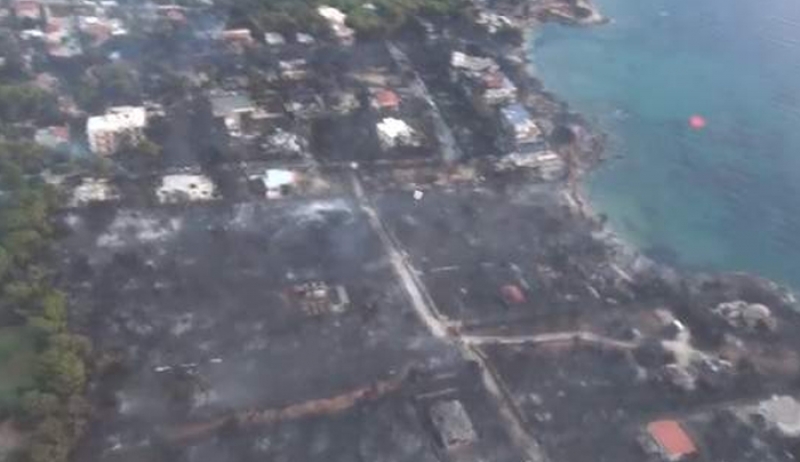 Σκηνικό αποκάλυψης: Συγκλονιστικά βίντεο από ελικόπτερο αποτυπώνουν την τραγωδία από τη φωτιά στο Μάτι [βίντεο]