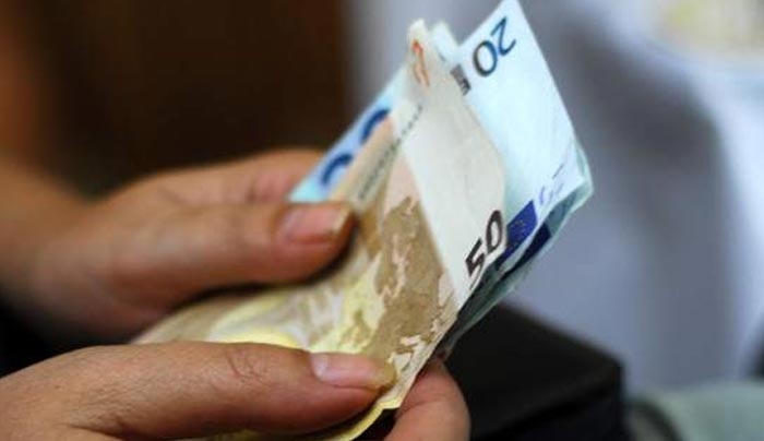 Τέλος τα μετρητά στη μισθοδοσία για αμοιβές άνω των 500 ευρώ