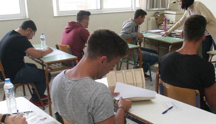 Επαναφέρουν τις επαναληπτικές πανελλαδικές μετά το σάλο