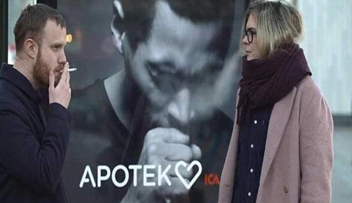 Διαφημιστική πινακίδα «βήχει» στον καπνό του τσιγάρου - Σόκαρε τους Σουηδούς [βίντεο]