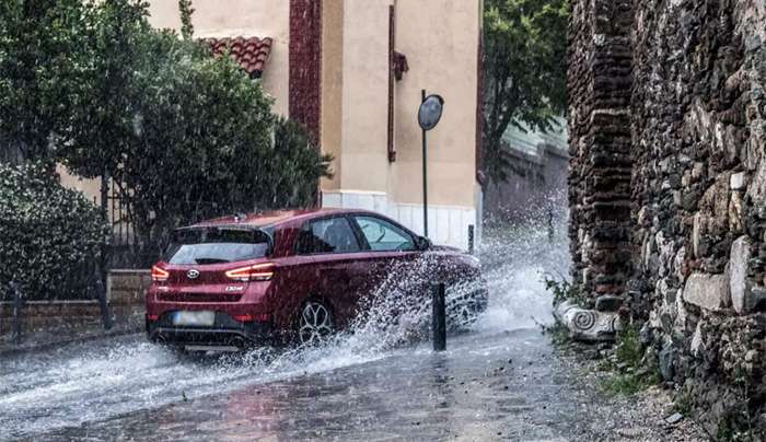 Καιρός σήμερα: Μπουρίνια, χαλάζι και πτώσεις κεραυνών – Μέγιστη θερμοκρασία στους 33 βαθμούς