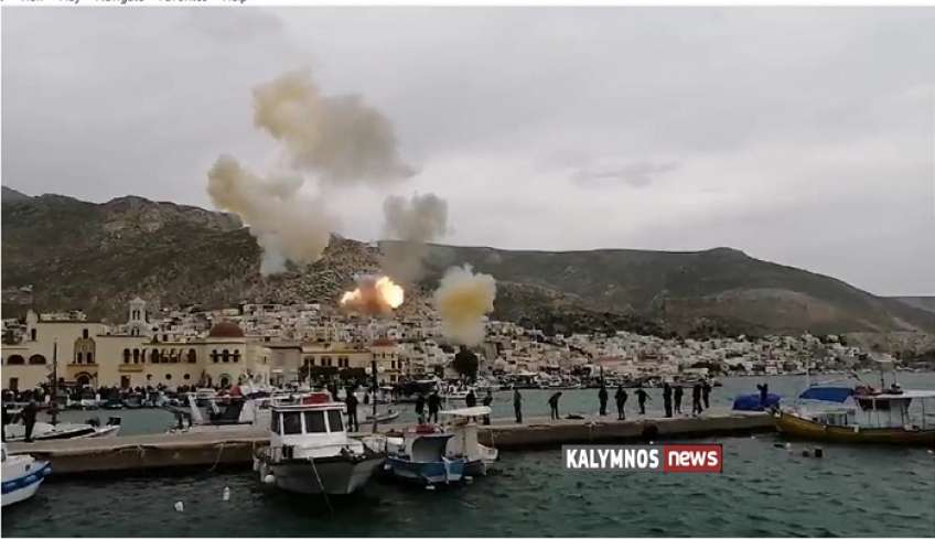 Το “εκρηκτικό έθιμο” της πρώτης Ανάστασης στο λιμάνι της Καλύμνου (2 video)