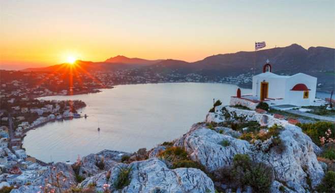 Travel.com: Τα 16 εκπληκτικά ελληνικά νησιά που μπορεί να επισκεφθεί κανείς από την... Τουρκία