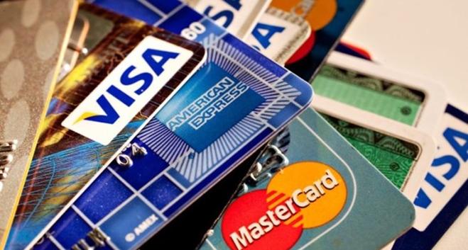 Ελκυστικές προσφορές τραπεζών για εξόφληση δανείων και πιστωτικών καρτών