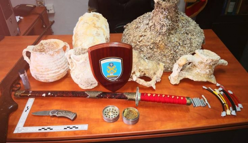 Κατάσχεση όπλων, εκρηκτικών μηχανισμών, ναρκωτικών ουσιών και αρχαίων κινητών μνημείων στην Κάλυμνο