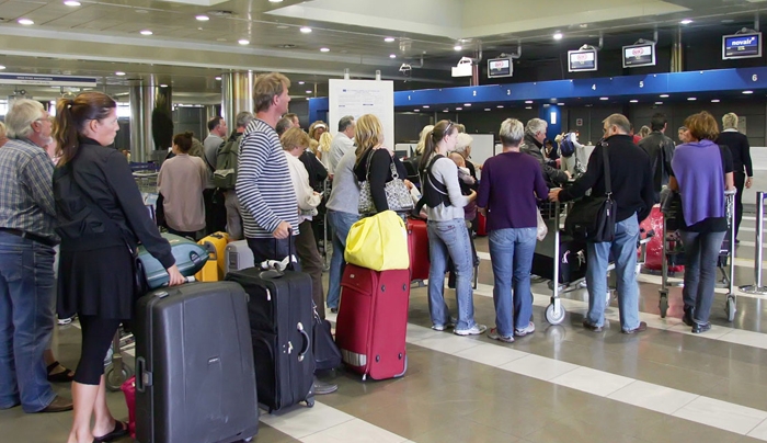 «Φακελώνονται» ηλεκτρονικά όλοι οι ταξιδιώτες με αεροπλάνο