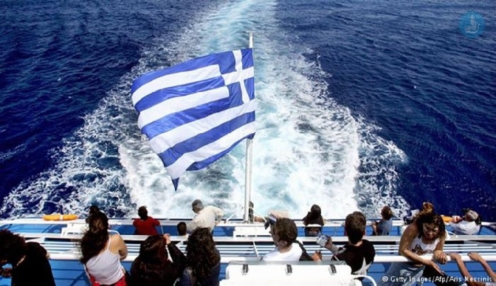 Handelsblatt: Ο τουρισμός βγάζει την ελληνική οικονομία από την κρίση
