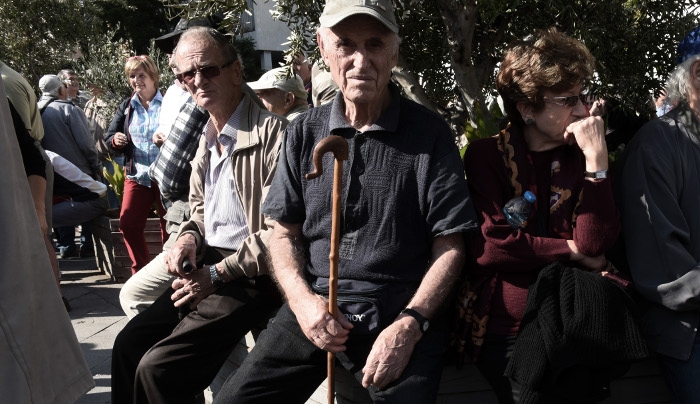 Τα 3 σενάρια για τις συντάξεις – Τρέχουν να λειάνουν τις αχρείαστες μειώσεις