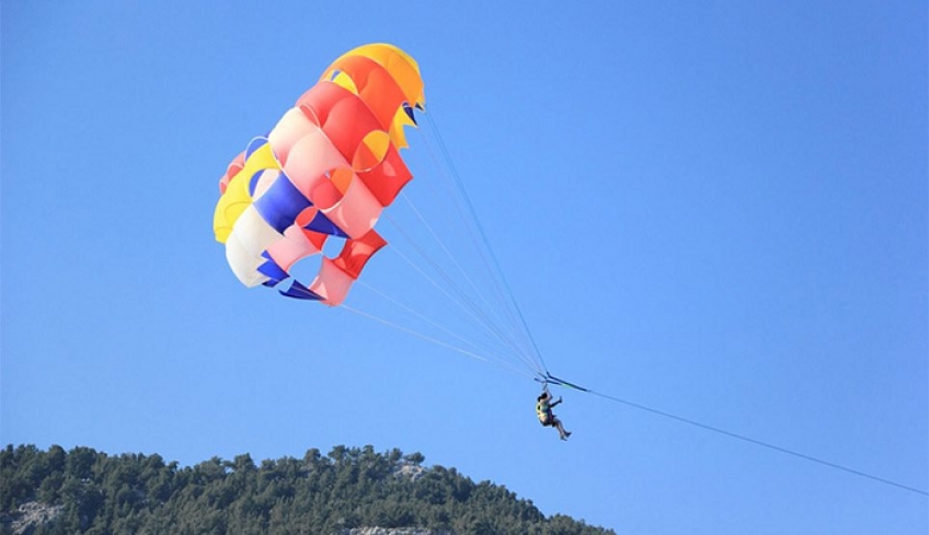 Ρόδος: Μεταφέρεται στην Αγγλία ο 15χρονος που τραυματίστηκε στο δυστύχημα με το parasailing
