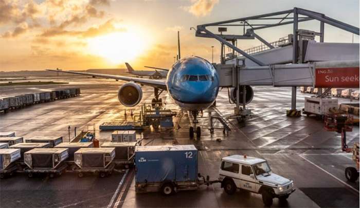Χάος στον αέρα: Τελειώνουν τα αεροπορικά καύσιμα, η KLM ακυρώνει πτήσεις λόγω κόστους