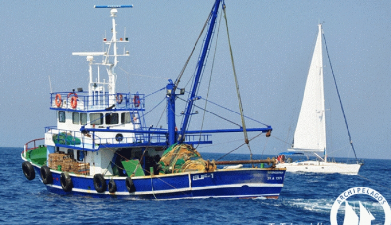 Τουρκικά αλιευτικά ψαρεύουν σε ελληνικά χωρικά ύδατα, δίπλα σε Πάτμο και Αρκιούς
