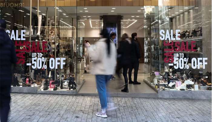 Ξεκινούν σήμερα Δευτέρα οι χειμερινές εκπτώσεις - Αναλυτικός οδηγός για τους καταναλωτές