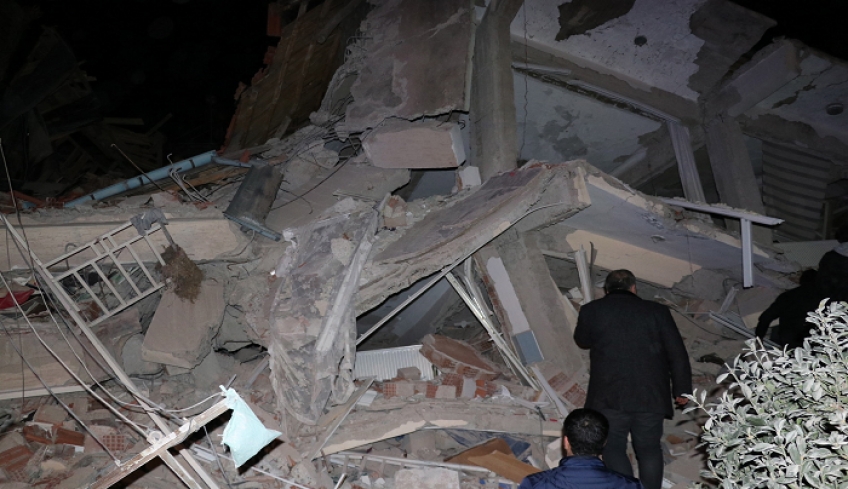 Σεισμός στην Τουρκία: Πάνω από 30 νεκροί και 1.500 τραυματίες - Μάχη με τον χρόνο δίνουν οι διασώστες