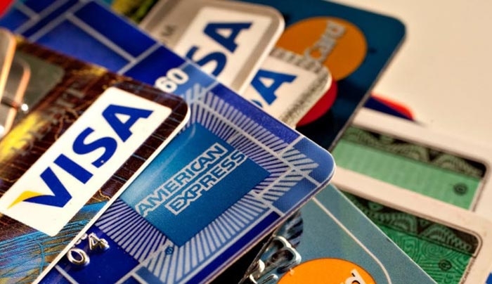 Μετρητά τέλος – Με χρεωστικές και πιστωτικές κάρτες οι πληρωμές φόρων