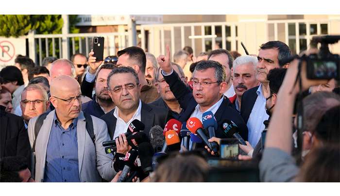Τουρκία: Νέος πρόεδρος του Ρεπουμπλικανικού Λαϊκού Κόμματος ο Οζγκιούρ Οζέλ- Ηττήθηκε ο Κιλιτσντάρογλου