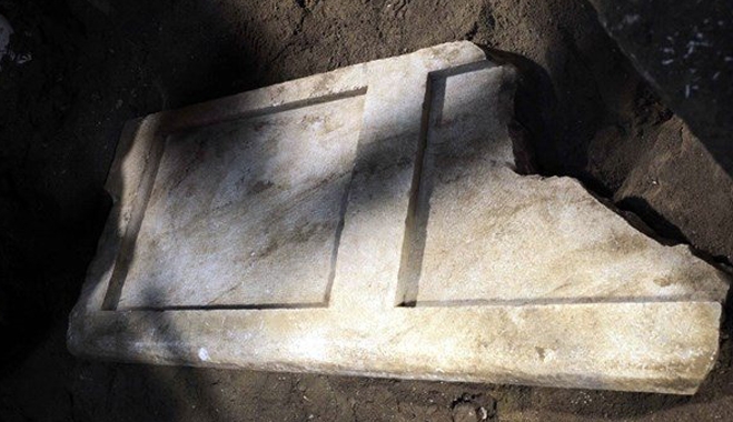 Απαντήσεις για τον τάφο της Αμφίπολης δίνει ο τάφος των Φιλίππων