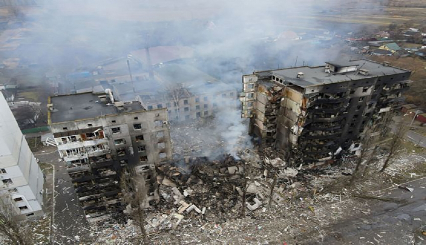 Σφυροκοπά η Ρωσία τη Μαριούπολη: Πάνω από 100 βόμβες σε 24 ώρες – Εξαντλούνται τα τελευταία αποθέματα τροφίμων και νερού