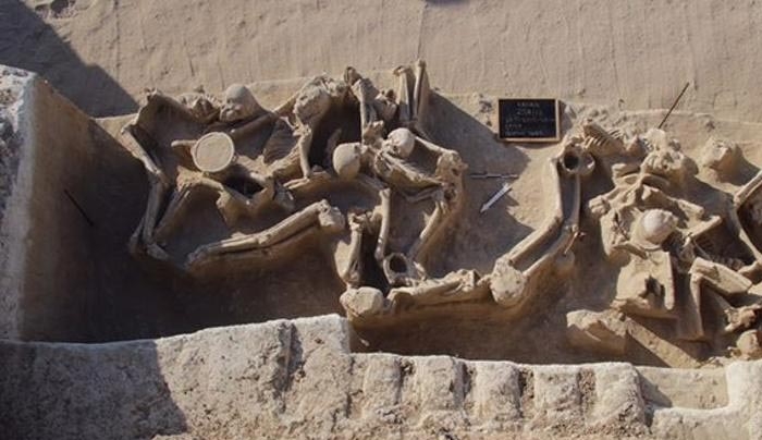 Ομαδικός τάφος-γρίφος για τους αρχαιολόγους στο Φάληρο