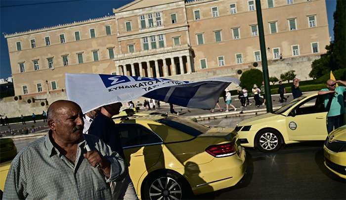 «Τραβάει χειρόφρενο» ο «κίτρινος στόλος» - Διήμερη απεργία στα ταξί