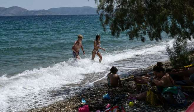 Καιρός σήμερα: Επιστρέφουν οι υψηλές θερμοκρασίες και οι δυνατοί άνεμοι