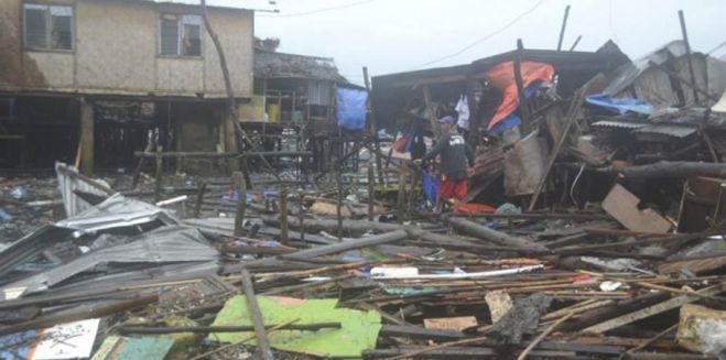 Τουλάχιστον 100 νεκροί από τον τυφώνα στις Φιλιππίνες